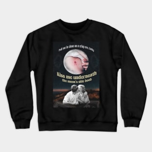 Kiss me underneath the moon & # 39; s side Crewneck Sweatshirt